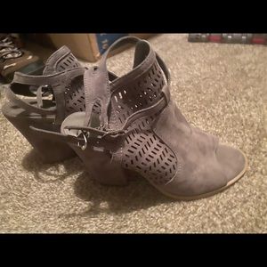 American eagle heels
